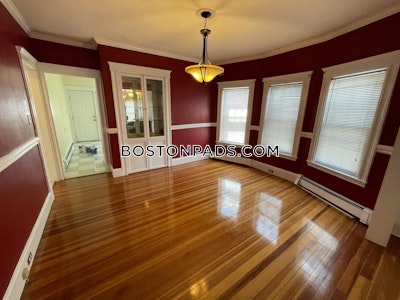 Medford Spacious 2 Bed 1 Bath  Tufts - $2,800