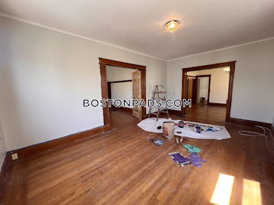 Somerville **Spacious 6-Bedroom Apartment available NOW on Westminster St in Somerville!!  Tufts - $6,000 50% Fee