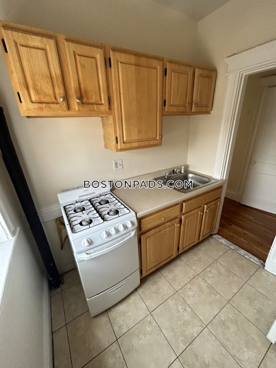 Allston Nice Studio available 11/2 on Commonwealth Ave in Allston  Boston - $2,350